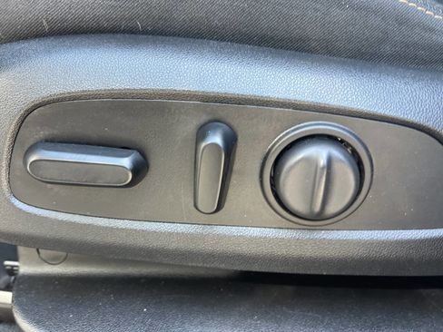 Used 2020 Chevrolet Equinox LT FWD image 10