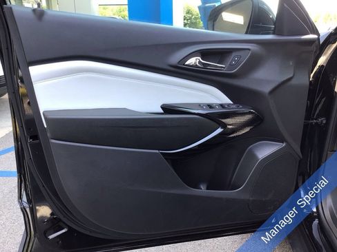 Used 2025 Chevrolet Trax LT FWD image 21