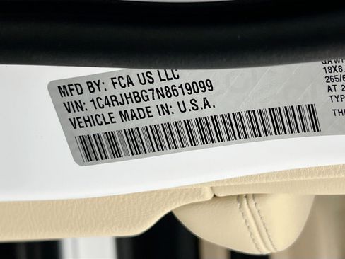 Used 2022 Jeep Grand Cherokee Limited image 31