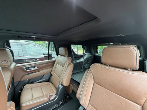 Used 2024 Chevrolet Tahoe High Country w/ Premium Package AWD/4WD image 12