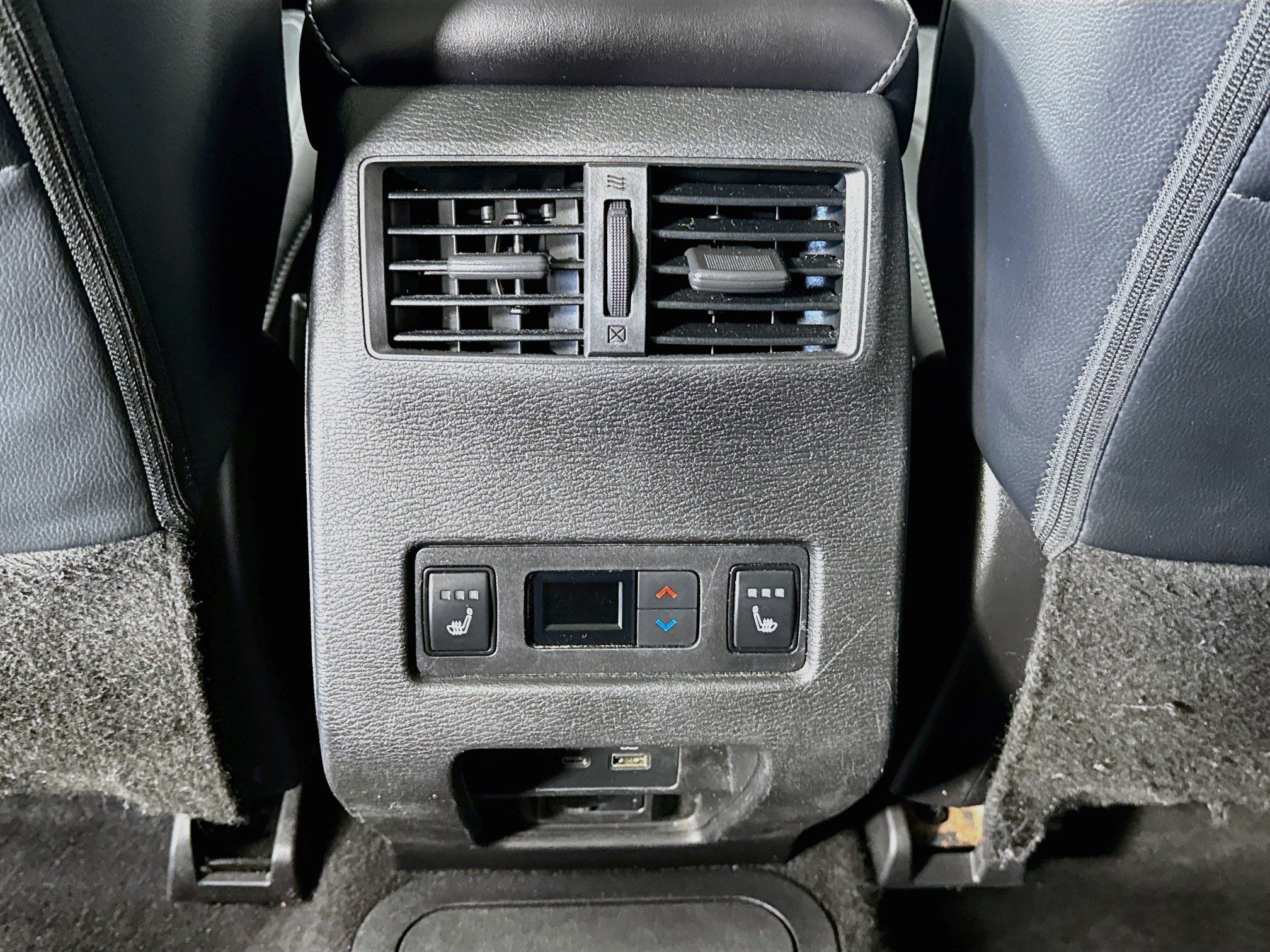 Used 2025 Mitsubishi Outlander 4WD Plug-In Hybrid image 27