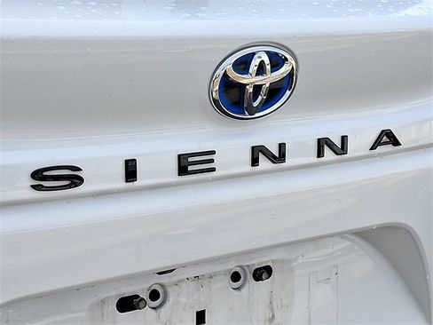 Used 2023 Toyota Sienna XSE w/ XSE Plus Package image 32