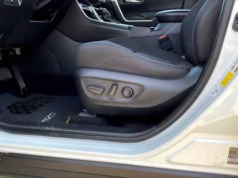 Used 2024 Toyota RAV4 SE image 25