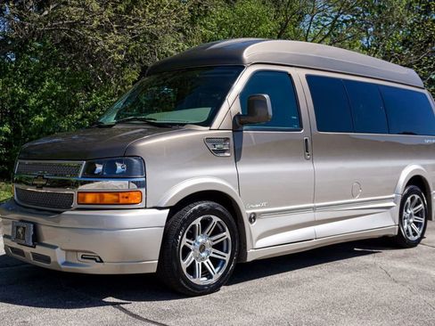 Used 2017 Chevrolet Express 2500 RWD image 5