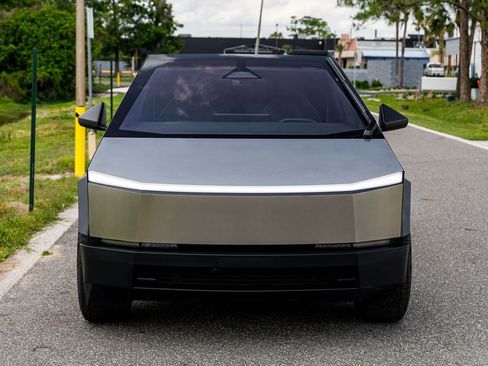 Used 2025 Tesla Cybertruck AWD Crew Cab image 8