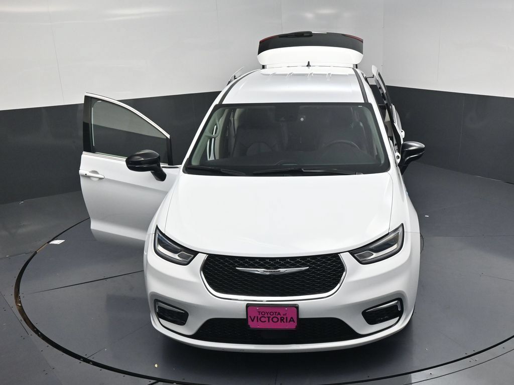 Used 2024 Chrysler Pacifica Limited FWD image 22