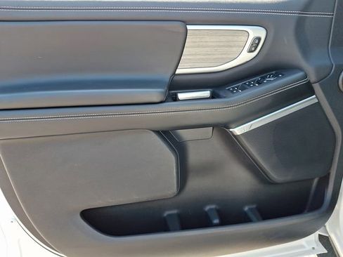 Certified 2025 Ford Expedition Platinum AWD/4WD image 12