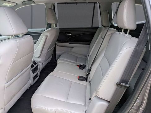 Used 2018 Honda Pilot Touring image 16