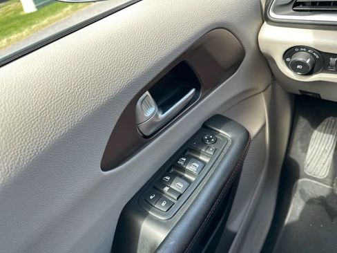 Used 2019 Chrysler Pacifica Touring-L w/ Advanced Safetytec Group image 49