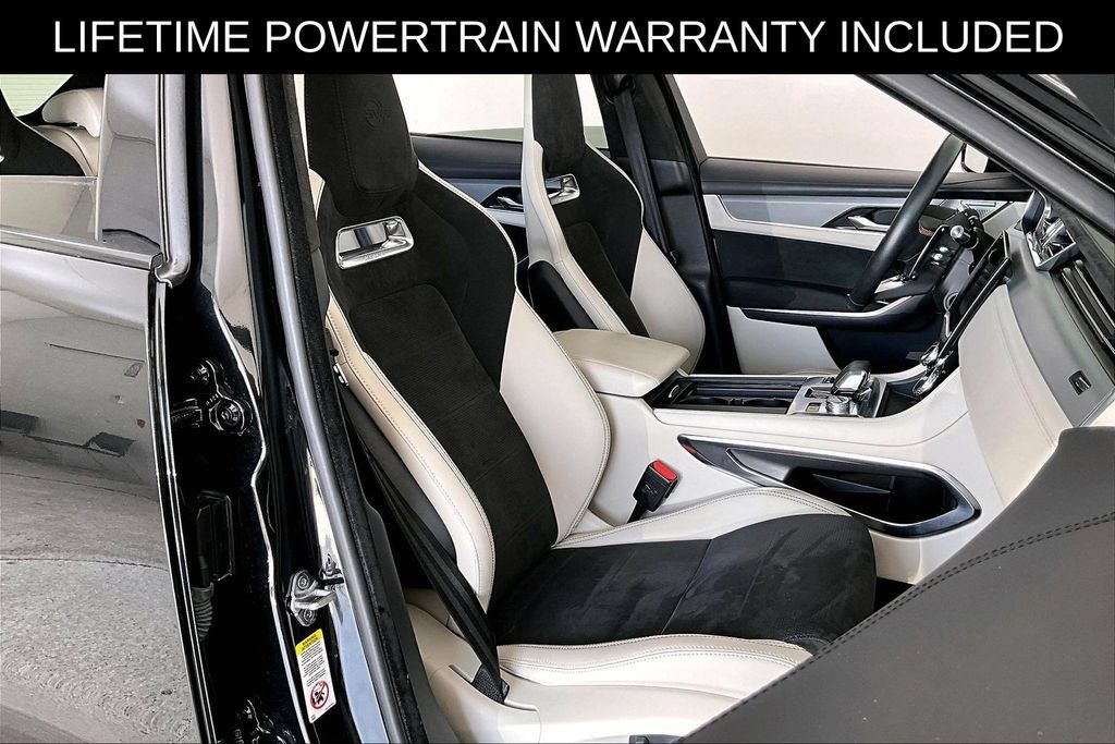 Used 2022 Jaguar F-PACE SVR AWD/4WD image 9