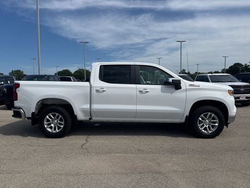 Used 2024 Chevrolet Silverado 1500 LT w/ Z71 Off-Road Package AWD/4WD image 4