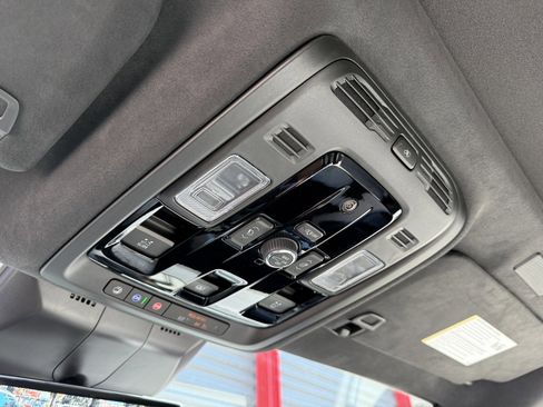 Used 2025 Cadillac Escalade V w/ LPO, ONYX Package image 21