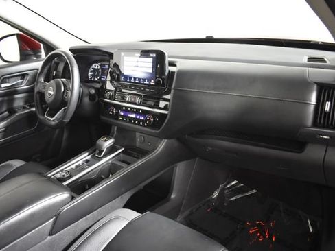 Used 2024 Nissan Pathfinder SL AWD/4WD image 40