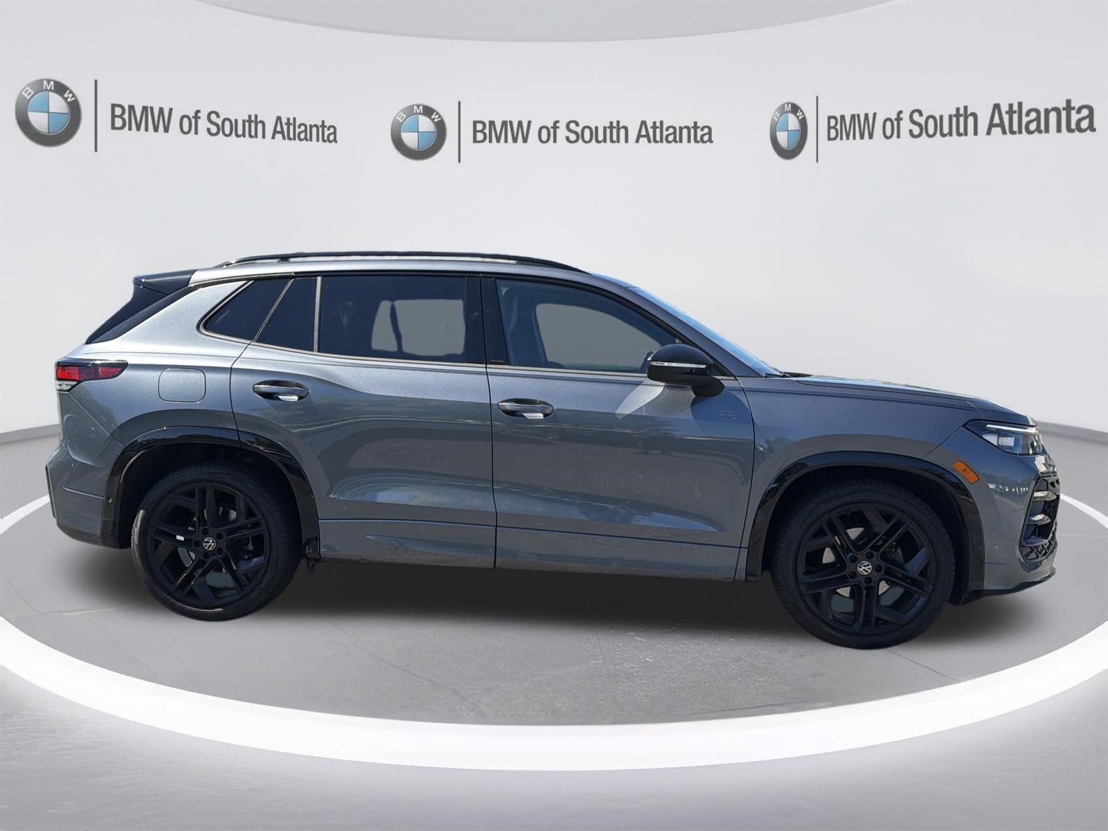 Used 2025 Volkswagen Tiguan SE R-Line FWD image 26