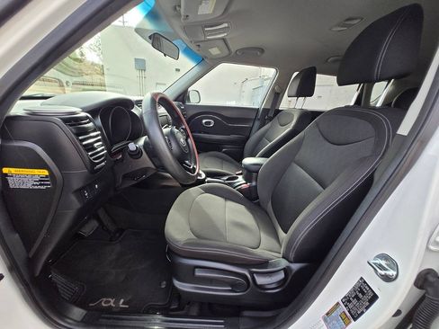 Used 2017 Kia Soul FWD image 21