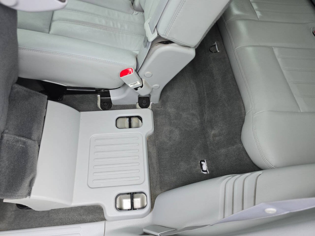 Used 2005 Lincoln Aviator AWD image 28