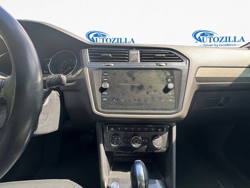 Used 2018 Volkswagen Tiguan SEL FWD image 13