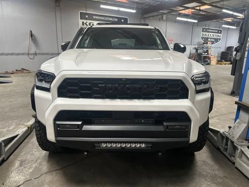 Used 2025 Toyota 4Runner Trailhunter AWD/4WD image 3