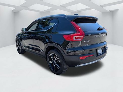 Certified 2025 Volvo XC40 B5 Core AWD/4WD image 7