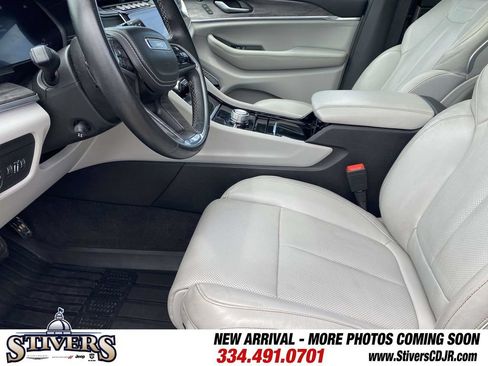 Used 2021 Jeep Grand Cherokee L Overland w/ Luxury Tech Group IV AWD/4WD image 17
