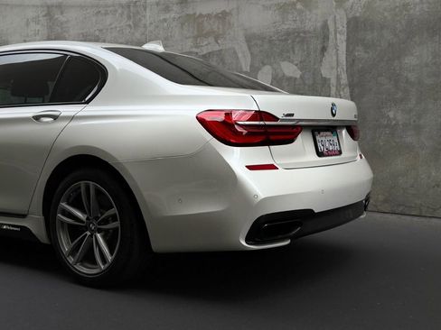 Used 2017 BMW 750i xDrive image 12