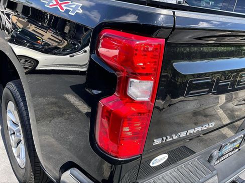 Used 2023 Chevrolet Silverado 1500 LT AWD/4WD image 28