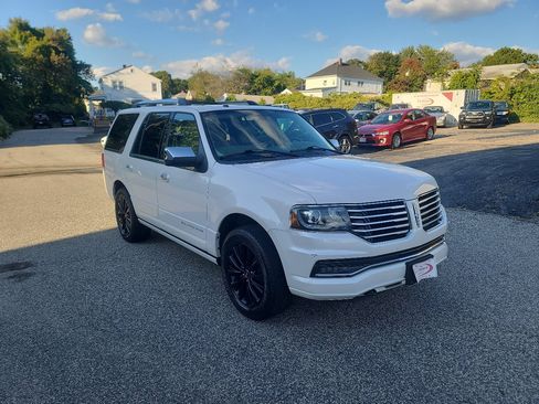 Used 2015 Lincoln Navigator 4WD image 9