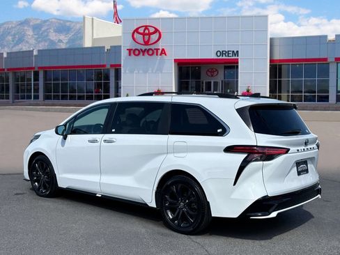 Used 2024 Toyota Sienna XSE FWD image 5