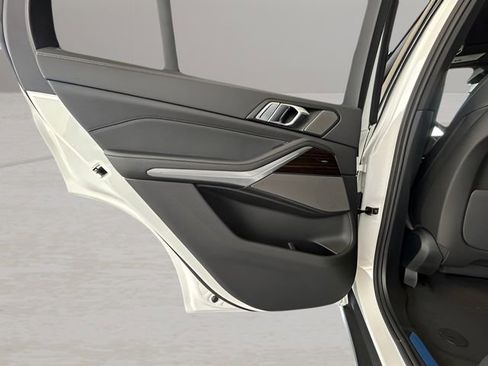 New 2026 BMW X5 xDrive40i w/ Premium Package image 18