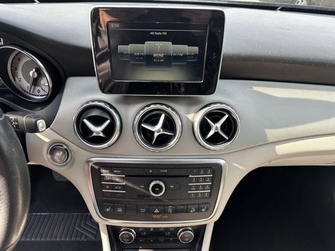 Used 2017 Mercedes-Benz GLA 250 4MATIC image 15