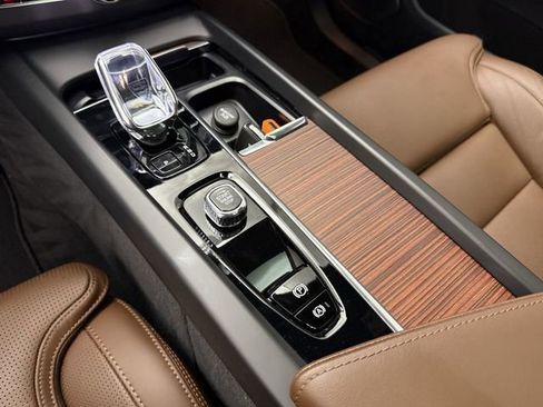 Certified 2023 Volvo XC60 B5 Ultimate w/ Protection Package Premier image 23