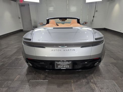 Used 2025 Aston Martin DB12 Convertible image 21