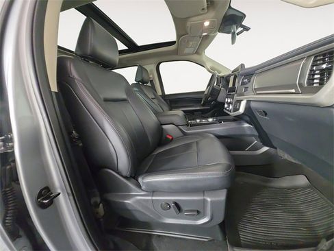 Certified 2024 Ford Expedition XLT image 15