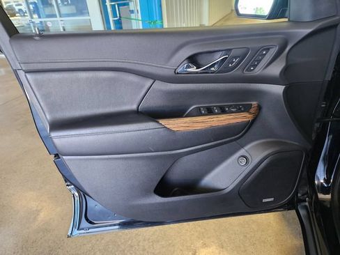 Used 2019 GMC Acadia Denali w/ Technology Package FWD image 10