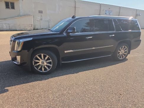 Used 2019 Cadillac Escalade ESV Luxury AWD/4WD image 5