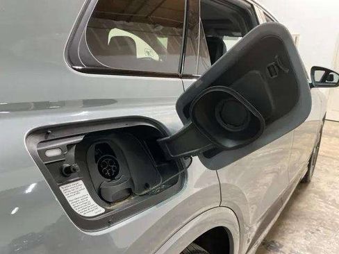 Used 2024 Audi Q4 e-tron Premium w/ Convenience Package image 95