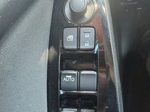 Used 2018 MAZDA MAZDA3 Sport FWD image 24