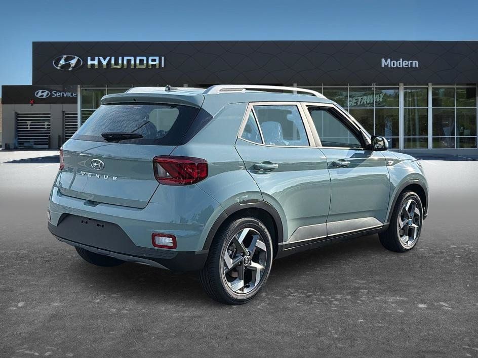 New 2026 Hyundai Venue SEL FWD image 4