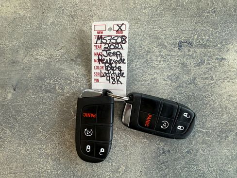 Used 2021 Jeep Renegade Latitude w/ Convenience Group AWD/4WD image 37