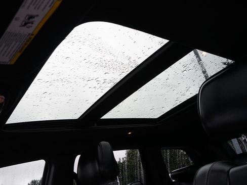Used 2017 Jeep Grand Cherokee Overland AWD/4WD image 18