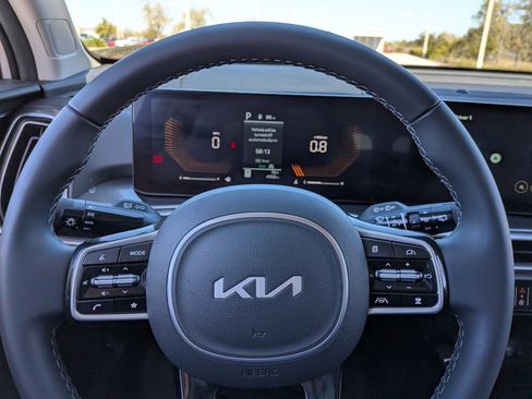 Certified 2025 Kia Sorento S image 31