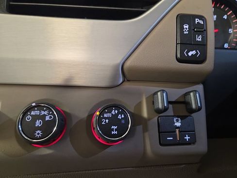 Used 2015 GMC Yukon SLT w/ Open Road Package AWD/4WD image 30