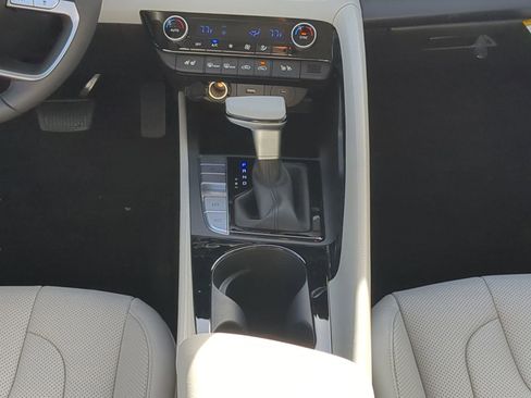 New 2025 Hyundai Elantra Limited FWD image 15