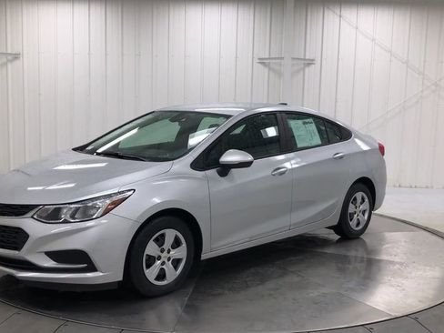 Used 2017 Chevrolet Cruze LS FWD image 4