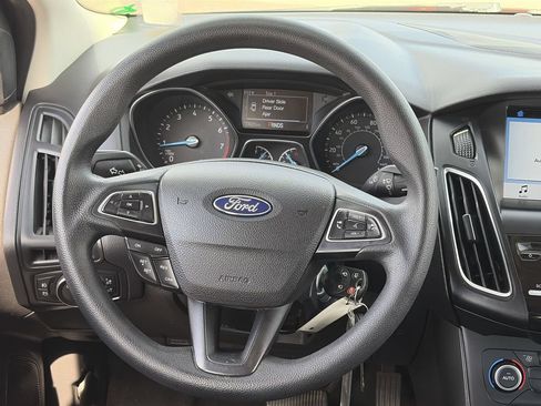 Used 2018 Ford Focus SEL FWD image 13