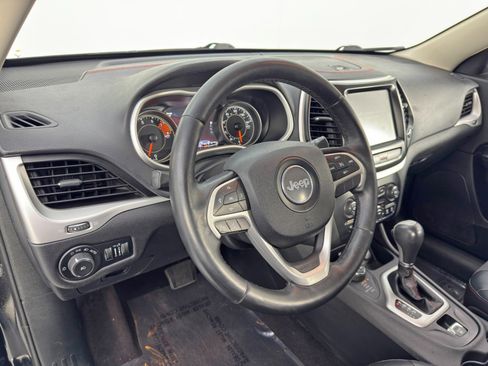 Used 2017 Jeep Cherokee Trailhawk w/ Cold Weather Group image 12