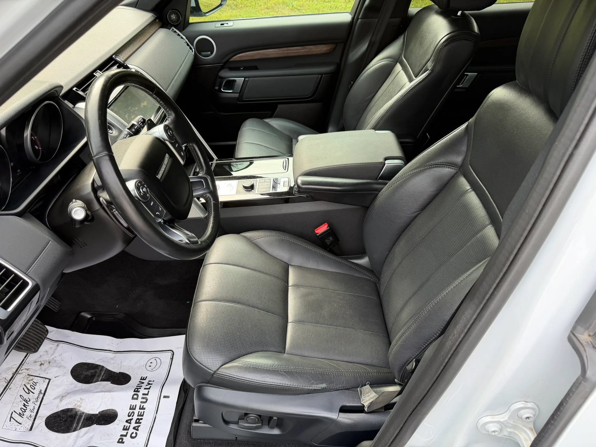 Used 2017 Land Rover Discovery HSE AWD/4WD image 15
