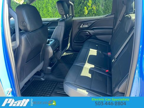 Used 2025 Chevrolet Silverado EV LT AWD/4WD image 40