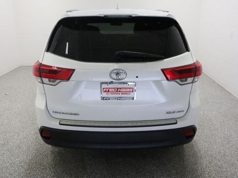 Used 2018 Toyota Highlander XLE AWD/4WD image 8