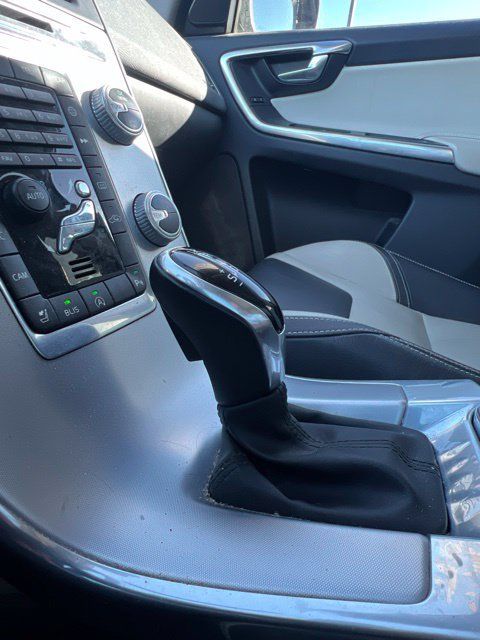 Used 2017 Volvo XC60 T6 Dynamic w/ Preferred Option Package AWD/4WD image 21